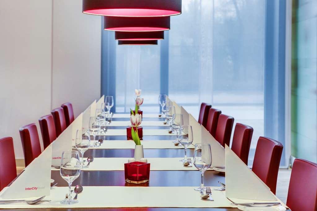 Intercityhotel Hamburg Dammtor-Messe Restoran gambar